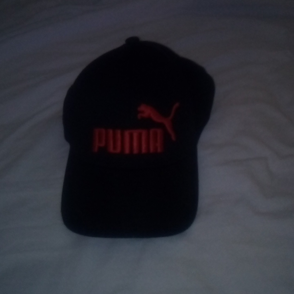 Black Puma Hat, red graphic, one size s/m , mesh fabric